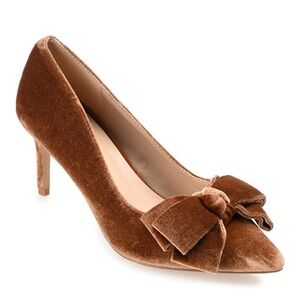 Brown velvet Journee Collection Crystol pumps. Size 7.5M.